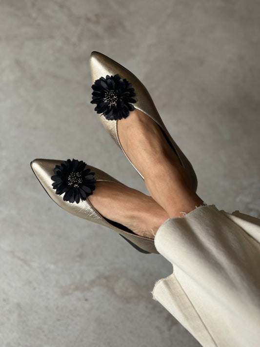 FLOR ZAPATO DORADO